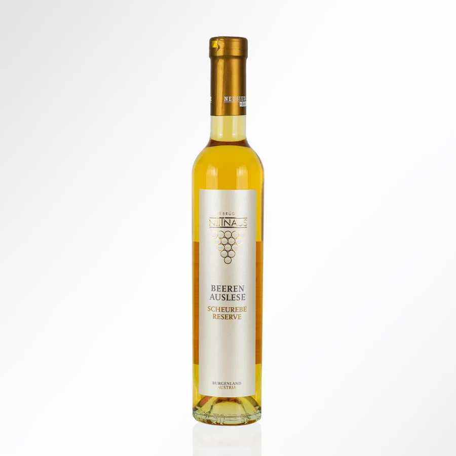 Eine Flasche Scheurebe Beerenauslese Neusiedlersee DAC Reserve 2020 vom Weingut Gebrüder Nittnaus.